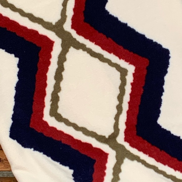 SOLD Roxy Sherpa Fleece Throw Blanket Chevron Stay - Picture 2 of 8